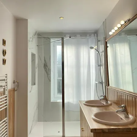 Vakantiehuis Le Repaire Du Clain 4 Etoiles Pour 14 Personnes Avec Piscine Proche Du Futuroscope Chasseneuil-du-Poitou