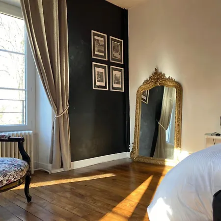 Le Repaire Du Clain 4 Etoiles Pour 14 Personnes Avec Piscine Proche Du Futuroscope 度假居 沙斯讷伊迪普瓦图