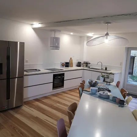 Le Repaire Du Clain 4 Etoiles Pour 14 Personnes Avec Piscine Proche Du Futuroscope * Chasseneuil-du-Poitou