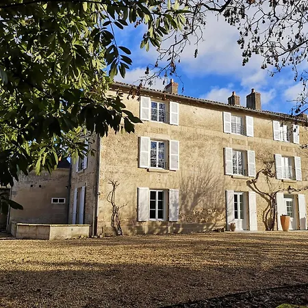 Le Repaire Du Clain 4 Etoiles Pour 14 Personnes Avec Piscine Proche Du Futuroscope