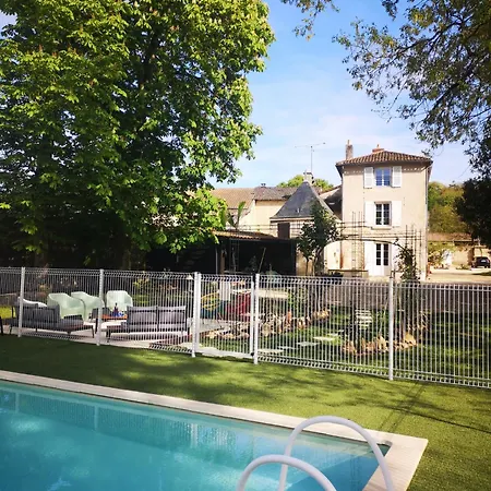 Сasa de vacaciones Le Repaire Du Clain 4 étoiles Pour 14 Personnes Avec Piscine Proche Du Futuroscope