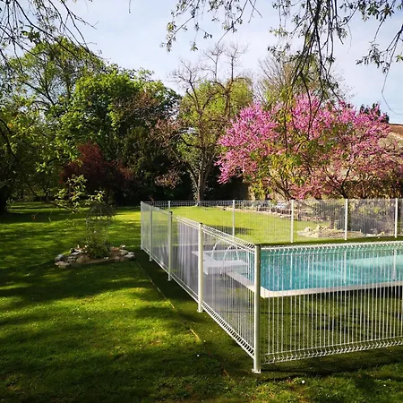Le Repaire Du Clain 4 Etoiles Pour 14 Personnes Avec Piscine Proche Du Futuroscope *