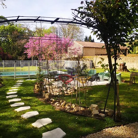 Le Repaire Du Clain 4 Etoiles Pour 14 Personnes Avec Piscine Proche Du Futuroscope Vakantiehuis