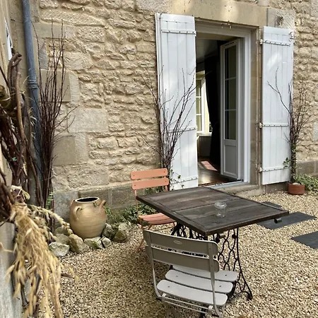 Le Repaire Du Clain 4 Etoiles Pour 14 Personnes Avec Piscine Proche Du Futuroscope *