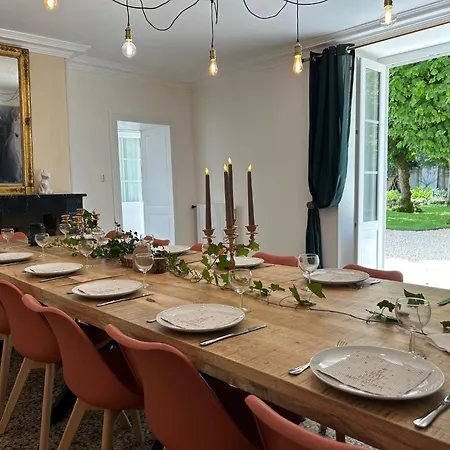 Le Repaire Du Clain 4 Etoiles Pour 14 Personnes Avec Piscine Proche Du Futuroscope * Chasseneuil-du-Poitou