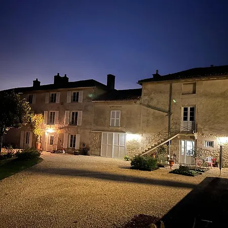 Le Repaire Du Clain 4 Etoiles Pour 14 Personnes Avec Piscine Proche Du Futuroscope