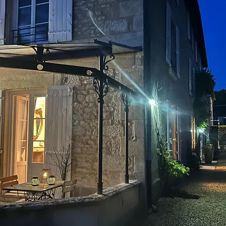 Vakantiehuis Le Repaire Du Clain 4 Etoiles Pour 14 Personnes Avec Piscine Proche Du Futuroscope